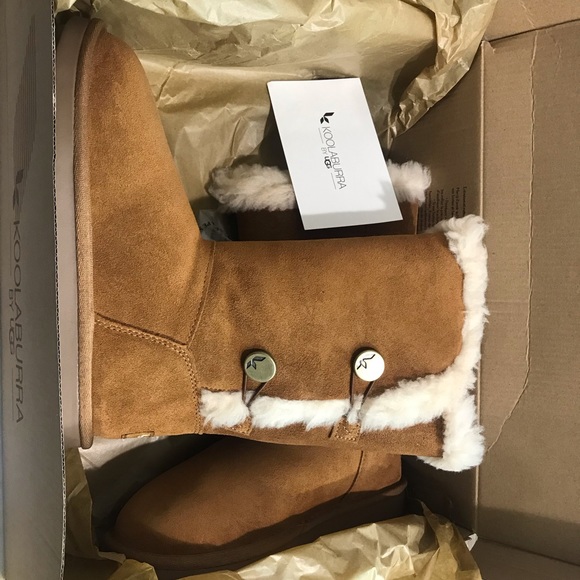 Uggs for Girls Available Sizes 3 BNIB - Picture 2 of 7